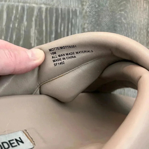 Steve Madden Slip Ons - Size 10M - Picture 4 of 4